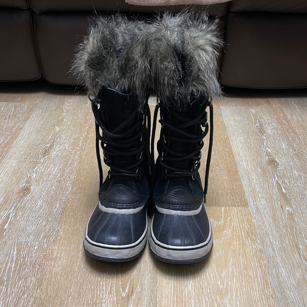 Like new, gently worn only once! Sorel Joan of Arctic Boot, Black, Women US 7